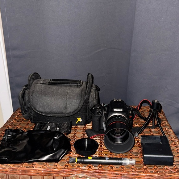 Canon EOS Rebel SL2 - ZOOM LENS ONLY - Picture 1 of 7